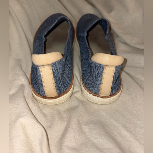 UGG Women's Blue Textured Flats - Picture 4 of 4